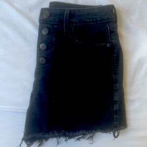OLD NAVY BLACK DEMIN SHORTS